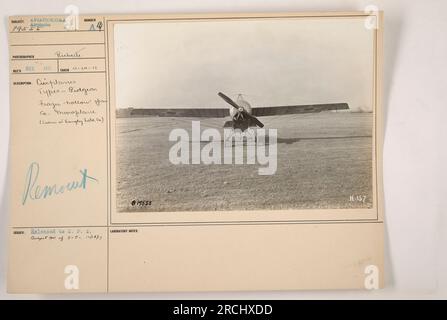 Das Bild zeigt eine Gruppe von 14 verschiedenen Flugzeugtypen in einem Hangar. Zu den Flugzeugen gehören der Pidgion Frazer, Hohlspar Co-Monoplane und andere. Dieses Foto wurde am 14. November 1917 in Sangley Field in Virginia aufgenommen. Es wurde vom C.P.I. freigegeben Qestiguet am 18. Dezember 1917. Stockfoto