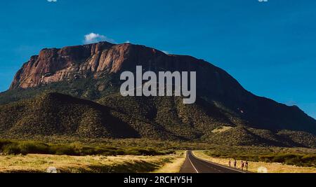 Mt. Ololokwe Samburu Nordkenia der Sacred Table Mountain ein unverwechselbarer flacher Berg mit Blick auf die Samburu-Ebenen im Norden Kenias Stockfoto