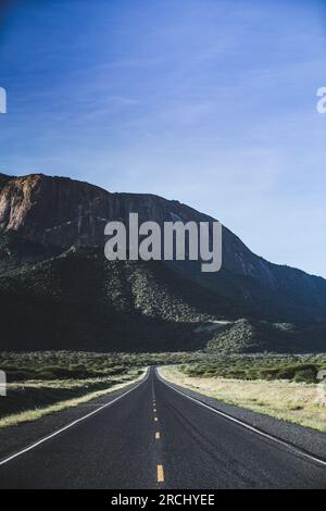 Mt. Ololokwe Samburu Nordkenia der Sacred Table Mountain ein unverwechselbarer flacher Berg mit Blick auf die Samburu-Ebenen im Norden Kenias Stockfoto