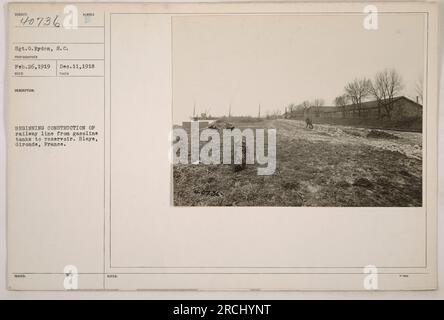 Sergeant G. Ryden hat dieses Foto am 26. Februar 1919 beim Bau einer Bahnlinie von Benzintanks zu einem Reservoir in Blaye, Gironde, Frankreich, aufgenommen. Dieses Bild zeigt die Anfangsphasen des Bauprozesses. Stockfoto
