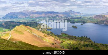 Blick von den Catbells in der Nähe von Keswick im Seebezirk Cumbria im Nordosten Englands Stockfoto