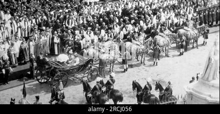 Königin Victoria in St. Pauls Kathedrale für den Gedenkgottesdienst während ihrer Feierlichkeiten zum Diamantenjubiläum 1897 Stockfoto