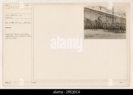 Amerikanische Truppen marschieren in Formation, folgen italienischen Soldaten während der Lord Mayor's Show in London, England. Das Foto wurde am 9. November 1918 von Private Gunshor aufgenommen und am 13. März 1919 aufgenommen. Bild Nummer 38394. Hinweise: 38314. Stockfoto