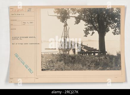 Ende der Brücke im Bau an der Aviation Experiment Station, Hampton, VA. Aufgenommen am 1. August 1917. Dieses Bild ist nur für den offiziellen Gebrauch gekennzeichnet. Stockfoto