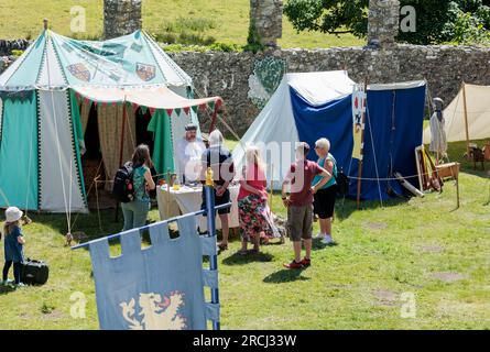 Freeman von Gwent Reenactment Group im St. Davids Bishops Palace Pembrokeshire Stockfoto