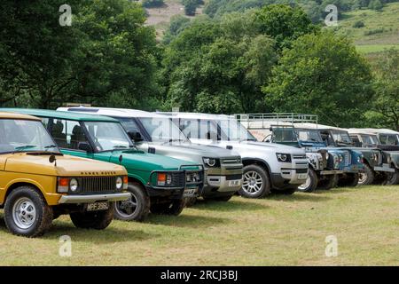 Eine Reihe Range Rover auf der Neath Steam and Vintage Show Neath und Port Talbot Wales Stockfoto