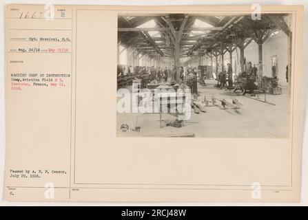 Maschinenwerkstatt im Instruction Camp, Flugplatz Nr. 3 in Issoudun, Frankreich. Foto aufgenommen am 21. Mai 1918, von Sergeant Moscioni, S.C. Dieses Bild wurde von der A.E.P. Zensor am 29. Juli 1918. Die Artikelnummer ist 16673 in der Sammlung „Fotos von amerikanischen Militäraktivitäten während des Ersten Weltkriegs“. Stockfoto