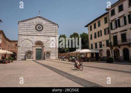 Lucca, Juli 13. 2023: Piazza San Francesco Stockfoto
