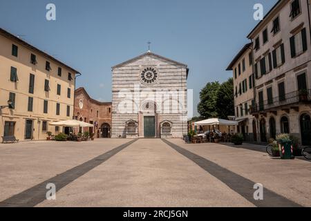 Lucca, Juli 13. 2023: Piazza San Francesco Stockfoto