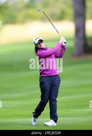 Leona Maguire spielt am zweiten Tag der Aramco Team Series 2023 im Centurion Club in Hertfordshire vom Fairway aus. Bilddatum: Samstag, 15. Juli 2023. Stockfoto