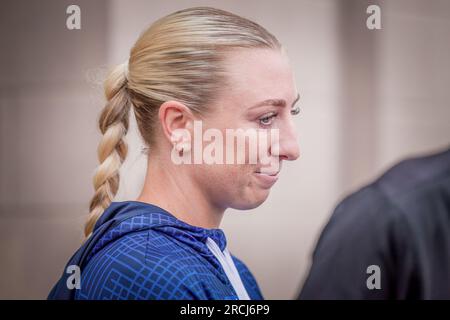 Jade Pennock spricht am 26. Juni 2023 mit jungen Spielerinnen auf einer Veranstaltung der zukünftigen Lionesses in Harrogate, North Yorkshire, Großbritannien. Stockfoto