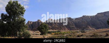 Blick über die Landschaft rund um Wadi Ba'aja in der Nähe von Little Petra, Al-Sharat Gegend von Jordanien, Naher Osten Stockfoto