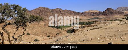 Blick über die Landschaft rund um Wadi Ba'aja in der Nähe von Little Petra, Al-Sharat Gegend von Jordanien, Naher Osten Stockfoto