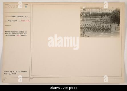 Französische Truppen im Rückblick während der Feier zum Unabhängigkeitstag in Toul, Frankreich am 4. Juli 1918. Das Foto wurde von Pvt. Trabold von der S.C. aufgenommen BEC am 27. August 1918. Es wurde von der A.E.P. genehmigt Zensor am 13. August 1918. Hinweise geben die Identifikationsnummer des Fotos als 17833 an. Stockfoto