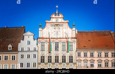 Panoramablick auf ein Ensemble aus altem Gebäude in Landsberg am Lech, einschließlich Rathaus Stockfoto