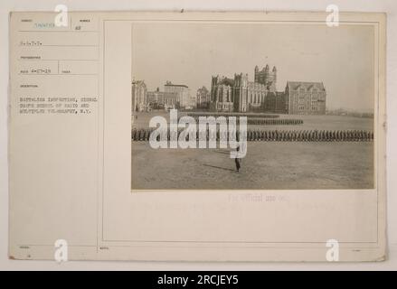 Bataillonsinspektion an der Signal Corps School of Radio und Multiplex Telegraphy in New York. Das Foto zeigt Studenten, die sich einer Inspektion durch ihre Vorgesetzten unterziehen. Dieses Bild, das als Subjekt 58899 bezeichnet wurde, wurde von einem offiziellen Fotografen aufgenommen und am 27. April 1919 empfangen. Es war nur für den offiziellen Gebrauch bestimmt. Stockfoto
