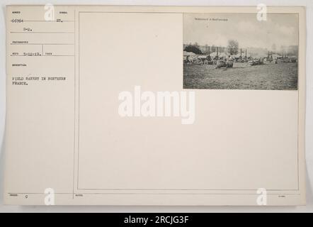 Eine Feldbäckerei in Nordfrankreich. Das Foto wurde während des Ersten Weltkriegs aufgenommen und ist Teil der Sammlung amerikanischer Militäraktivitäten. Das Bild zeigt Soldaten, die in der Bäckerei arbeiten, wahrscheinlich produzieren sie Brot für die Truppen, die in der Gegend stationiert sind. Stockfoto