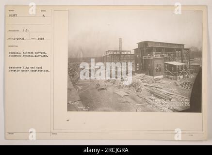 Chemie-Kriegsführung, Edgewood Arsenal, Maryland. Dieses Foto zeigt den Bau des Produktionsgebäudes und der Kohlehalle im Arsenal. Das Foto wurde 1918 aufgenommen und von S.C. Reco, mit der Identifikationsnummer HUMBER 60367. Die Markierungen zeigen an, dass es für den Chemiewaffendienst genommen wurde. Stockfoto