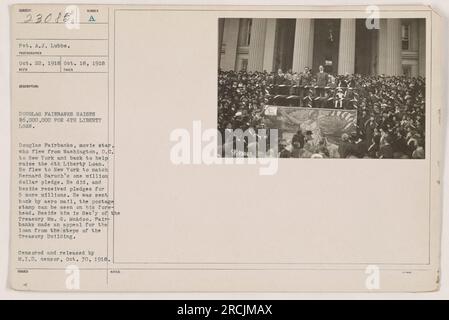 Pvt. A.J. Lubbe' ist das Thema dieses Fotos, das am 22. Oktober 1918 aufgenommen wurde. Das Foto zeigt Douglas Fairbanks, einen Filmstar, der von Washington, D.C. nach New York flog, um den Liberty-Kredit von 4. während des Ersten Weltkriegs aufzutreiben. Neben ihm steht der Finanzminister WM. G. McAdoo. Das Bild wurde zensiert und am 30. Oktober 1918 vom M.I.D.-Zensor veröffentlicht. Stockfoto