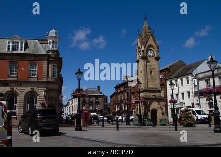Marktplatz, mit Musgrave Monument, Penrith Stadtzentrum, Cumbria, England Stockfoto