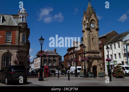 Marktplatz, mit Musgrave Monument, Penrith Stadtzentrum, Cumbria, England Stockfoto