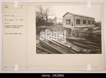 Dieses Foto, Nummer 60351, zeigt die Pumpenhaus- Einlassseite des Chemical Warfare Service, Edgewood Arsenal in Maryland. Das Foto wurde 1918 aufgenommen und ist Teil einer Sammlung aus den amerikanischen Militäraktivitäten während des Ersten Weltkriegs. Stockfoto