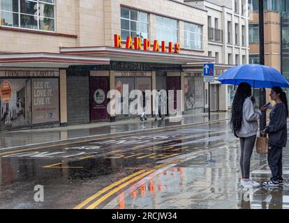 Uxbridge, England. 14. Juli 2023 Randalls ein ehemaliges Kaufhaus in der Vine St in Uxbridge, Boris Johnsons ehemaliger Wahlkreis.Eine Nachwahl für den Parlamentswahlkreis Uxbridge und South Ruislip im Vereinigten Königreich ist für den 20. Juli 2023 vorgesehen; Nach dem Rücktritt des ehemaligen Ministerpräsidenten Boris Johnson als Parlamentsmitglied am 12. Juni. Kredit: Horst Friedrichs/Alamy Live Stockfoto