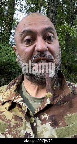 Der verrückte Soldat Selfies Stockfoto