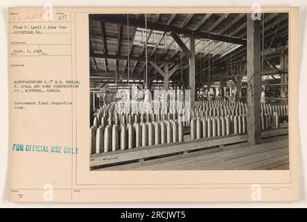 Dieses Foto zeigt einen abschließenden Inspektionsraum der Regierung (Raum 56245) bei P. Lyall and Sons Construction Co. In Montreal, Kanada. Das Foto wurde am 3. September 1918 von einem Fotografen von P. Lyall & Sons Construction Co. Aufgenommen Es stellt den Herstellungsprozess von 4,7'-H.E.-Schalen dar. In den Hinweisen wird angegeben, dass das Bild nur für den offiziellen Gebrauch bestimmt ist. Stockfoto