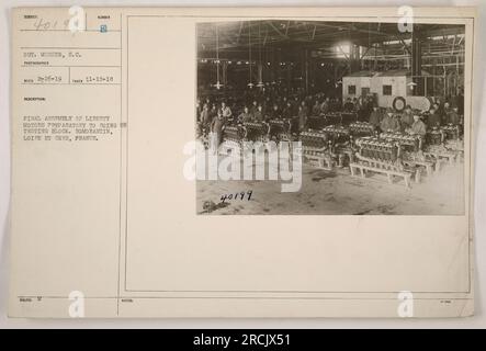 Ein Bild von Sergeant Monsen, einem Fotografen der 8. Kompanie, 2. Bataillon, aufgenommen am 15. November 1918. Das Foto zeigt die Endmontage von Liberty Motors in Romorantin, Loire et Cher, Frankreich, zur Vorbereitung auf Tests. Beschriftet als Bildnummer 40199. Stockfoto