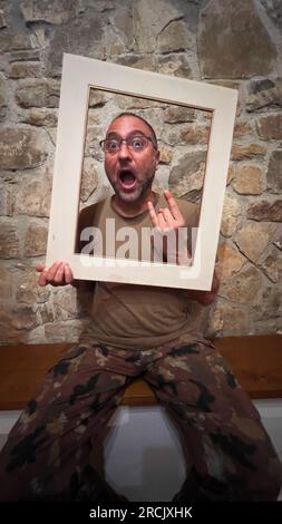 Der verrückte Soldat Selfies Stockfoto