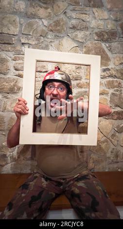 Der verrückte Soldat Selfies Stockfoto