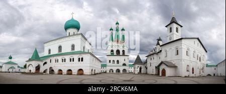 Panoramablick auf den Trinity-Teil des Alexander-Svirsky-Klosters. Region Leningrad, Russland Stockfoto