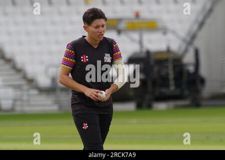 Leeds, 15. Juli 2023. Issy Wong Bowling für Central Sparks gegen Northern Diamonds in einem Rachael Heyhoe Flint Trophäenspiel in Headingley. Kredit: Colin Edwards/Alamy Live News Stockfoto