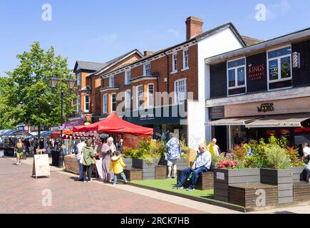 Solihull Stadtzentrum Freiluftmarkt und Geschäfte in der High Street in Solihull High Street Solihull West Midlands England GB Europa Stockfoto