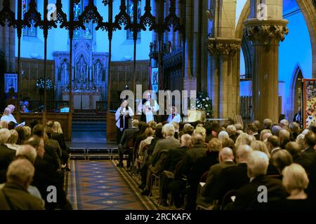 Gäste besuchen eine Gedenkfeier in der Inverness Cathedral in Schottland für die ehemalige SNP-Abgeordnete, MEP und MSP Winnie Ewing, die im Juni verstarb. Bilddatum: Samstag, 15. Juli 2023. Stockfoto