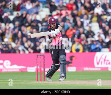 Aufgenommen in Birmingham, Großbritannien, am 15. Juli 2023 im Warwickshire County Cricket Club, Edgbaston. Abgebildet ist Ben Green von Somerset in Aktion mit der Fledermaus während des 2023 Vitality Blast Semi Finales zwischen Somerset & Surrey Image ist nur für redaktionelle Zwecke gedacht - Anerkennung an Stu Leggett über Alamy Live News Stockfoto