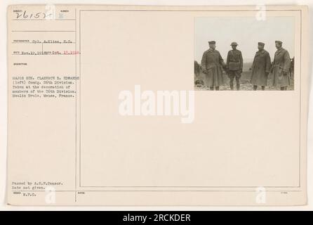 Major General Clarence R. Edwards, Commander der 26. Division, wird hier während der Dekorationszeremonie der Mitglieder der Division in Moulin Brule, Mause, Frankreich, abgebildet. Fotografiert von CPL A.Kline, S.C. an einem nicht identifizierten Datum. Von A.E.P. Censor übergeben. Stockfoto