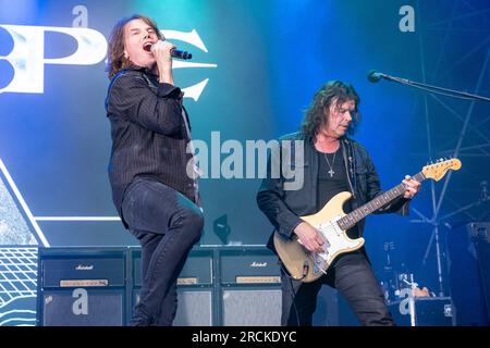 Joey Tempest, Pseudonym von Rolf Magnus Joakim Larsson (Stimme) und John Norum (Gitarre) von der schwedischen Band of Europe, während ihrer Live-Auftritte in Fer Stockfoto