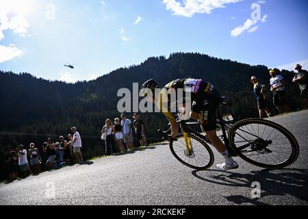 SEPP Kuss AUS DEN USA von Jumbo-Visma in Aktion während der Etappe 14 des Radrennens Tour de France, von Annemasse bis Morzine Les Portes du Soleil (151, 8 km), Frankreich, Samstag, 15. Juli 2023. Die diesjährige Tour de France findet vom 01. Bis 23. Juli 2023 statt. BELGA FOTO JASPER JACOBS Kredit: Belga News Agency/Alamy Live News Stockfoto