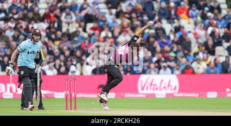 Aufgenommen in Birmingham, Großbritannien, am 15. Juli 2023 im Warwickshire County Cricket Club, Edgbaston. Abgebildet ist Ben Green von Somerset in Action Bowling während des Vitality Blast Semi Finales 2023 zwischen Somerset & Surrey Image ist nur für redaktionelle Zwecke gedacht - Anerkennung an Stu Leggett über Alamy Live News Stockfoto