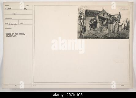 Das Bild zeigt die Ruinen des St. Souplet Kirche im Ersten Weltkrieg. Es wurde vom Fotografen Reco am 5-12-19 aufgenommen, mit der Beschreibung, dass es am G-2 aufgenommen wurde. Die Überreste der Kirche befinden sich in einem erheblichen Zerstörungszustand. C-Symbol EU ist notiert. Stockfoto