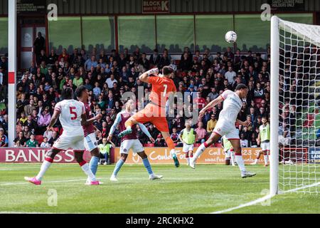 Walsall, Großbritannien. 15. Juli 2023. Walsall, England, Juli 15. 2023: Während der Vorsaison wird eine Chance über die Bar abgezweigt, die zwischen Walsall und Aston Villa im Bescot Stadion in Walsall, England (Natalie Mincher/SPP) liegt. Guthaben: SPP Sport Press Photo. Alamy Live News Stockfoto