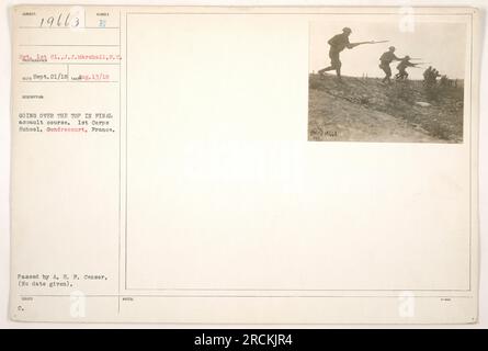 Sgt. 1. Klasse J.J. Marshall vom 8. Korps wird während des letzten Angriffskurses in der 1. Korps Schule in Gondrecourt, Frankreich, gesehen. Das Foto wurde am 21. September 1918 aufgenommen. Es ist dokumentiert als 111-SC-19663 in der Sammlung „Fotos von amerikanischen Militäraktivitäten während des Ersten Weltkriegs“. Stockfoto