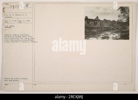 Allgemeiner Blick auf Gebäude, die durch deutsche Patronenfeuer in der Stadt Thiaucourt, Meurthe et Moselle, Frankreich zerstört wurden, nachdem die Amerikaner die Kontrolle übernommen hatten. Das Foto wurde am 3. Oktober 1918 aufgenommen und zeigt die Aussicht von der anderen Seite des Flusses. Dieses Bild wurde vom A.E.F.-Zensor übergeben und das genaue Datum ist unbekannt. Stockfoto