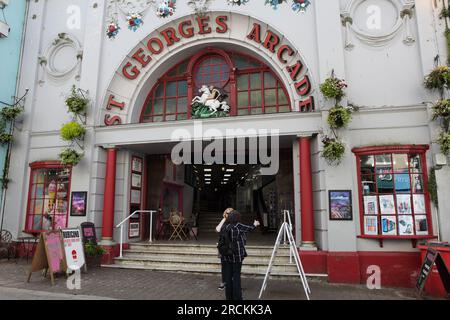 St Georges Arcade in High Street, Falmouth, Cornwall, England. Stockfoto