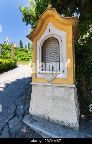 Italien Veneto Vidor - der Pfad zum Kriegsdenkmal und der Kapelle unserer Lieben Frau der Trauer / Weg des Kreuzes Stockfoto