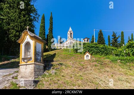 Italien Veneto Vidor - der Pfad zum Kriegsdenkmal und die Kapelle unserer Lieben Frau der Trauer - Weg des Kreuzes Stockfoto