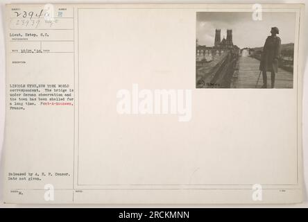 Leutnant Estep vom Signalkorps, aufgenommen auf diesem Foto, aufgenommen von New York World Korrespondent Sumber B. Lincoln Eyre, wird an einer Brücke in Pont-A-Mousson, Frankreich, gezeigt. Die Brücke befindet sich in deutscher Beobachtungsreichweite, und die Stadt wurde lange beschossen. Freigabedatum nicht von A.E.F. Censor bereitgestellt. (Ausgegebene Hinweise: 23940) Stockfoto