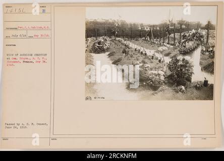 Blick auf den amerikanischen Friedhof im Hauptquartier der American Expeditionary Forces (A.E.F.) in Chaumont, Frankreich. Das Foto, das am 30. Mai 1918 von Pvt. J. A. Schlick aufgenommen wurde, zeigt Reihen weißer Kreuze, die die Gräber gefallener amerikanischer Soldaten markieren. Dieses Bild wurde am 24. Juni 1918 offiziell vom A.E.F.-Zensor veröffentlicht. Stockfoto